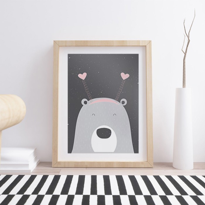 Αφίσα Poster Αρκούδα με στέκα-καρδιές με κορνίζα
