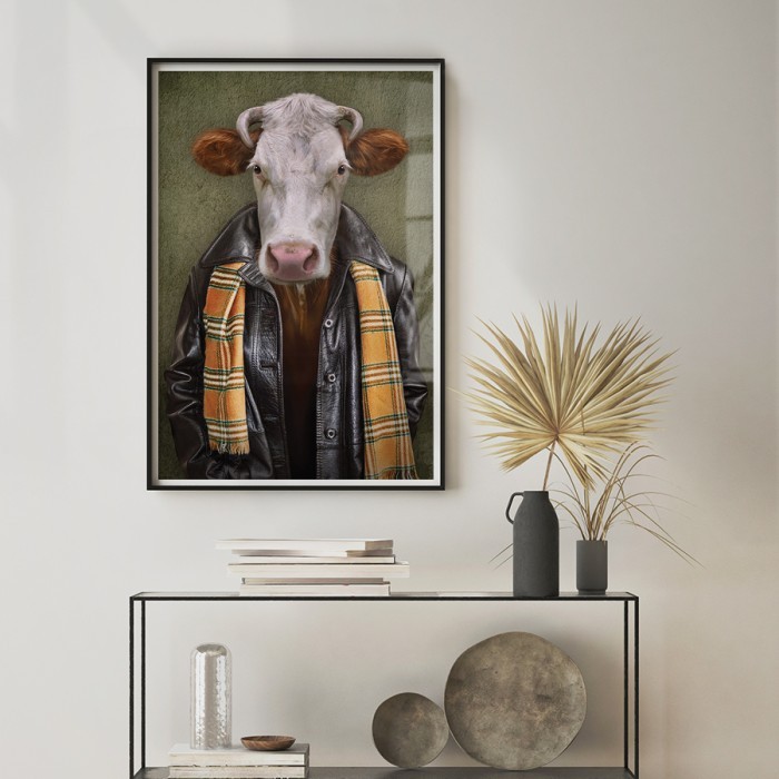 Αφίσα - Poster Αγελάδα με δερμάτινο τζάκετ με κορνίζα