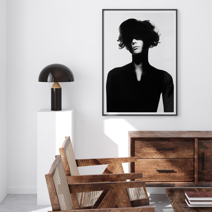 Αφίσα Poster Γυναίκα με μαύρες σκιάσεις με κορνίζα