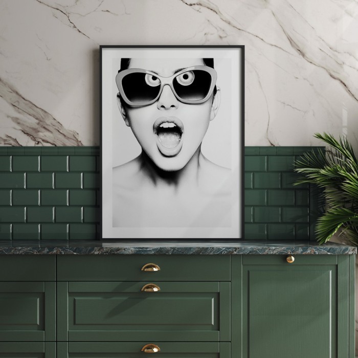 Αφίσα Poster Γυναίκα με γυαλιά και με ανοιχτό το στόμα με κορνίζα