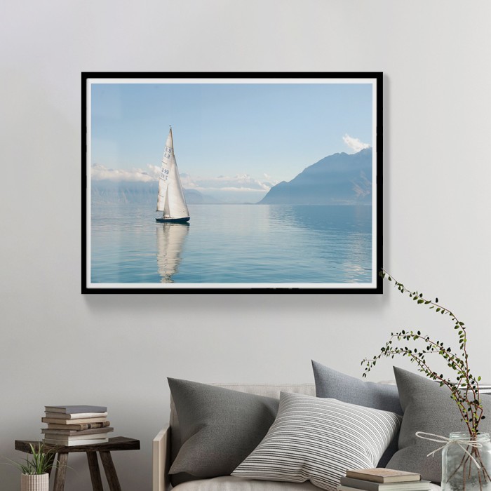 Αφίσα Poster Λευκό ιστιοφόρο στην γαλάζια θάλασσα με κορνίζα