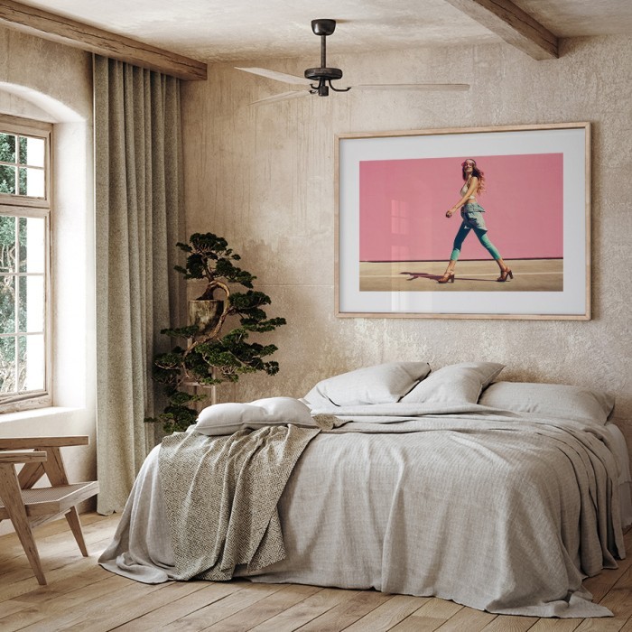 Αφίσα Poster Μοντέλο με τρέντυ λουκ σε ροζ φόντο για κρεβατοκάμαρα 