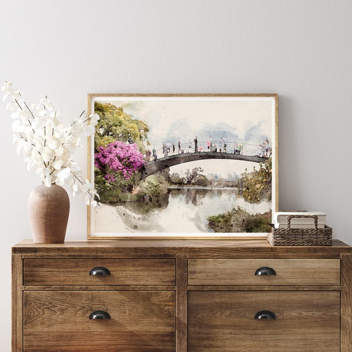 Αφίσα Poster Ζωγραφισμένο τοπίο με ένα γεφυράκι πάνω από το ποτάμι με κορνίζα