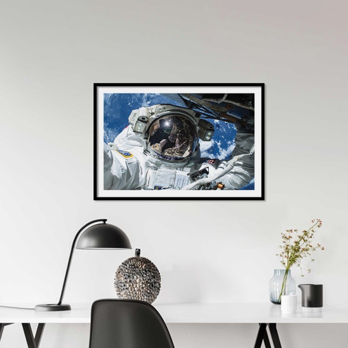 Αφίσα Poster Αστροναύτης στο διάστημα με κορνίζα