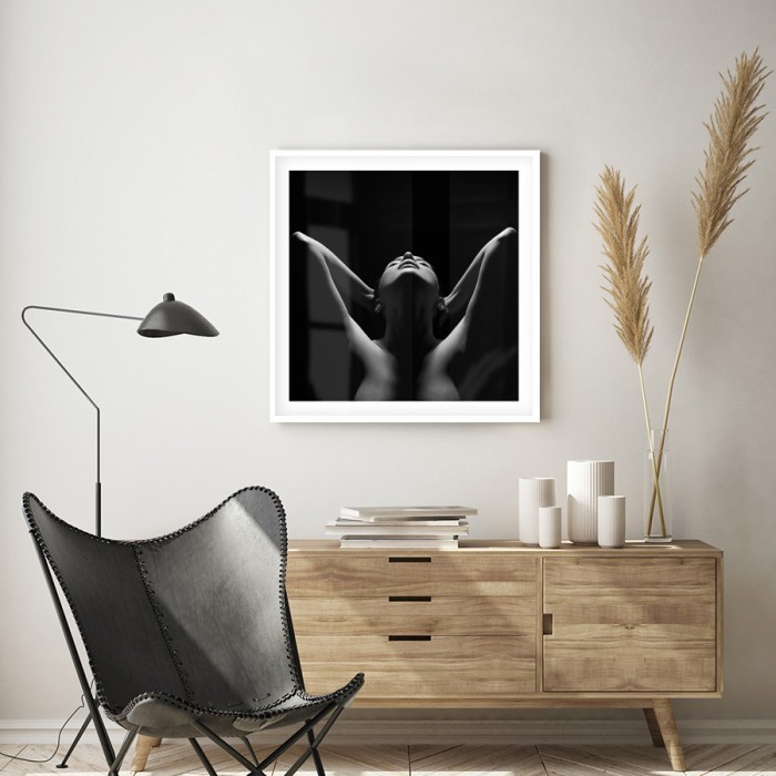 Αφίσα Poster Γυναίκα σε καλλιτεχνική πόζα δωματίου