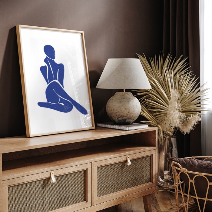 Αφίσα Poster Καθισμένη μπλε γυναικεία φιγούρα για σαλόνι