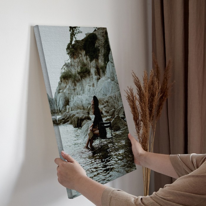 Πίνακας σε καμβά για την διακόσμηση τοίχου με Γυναίκα στη θάλασσα