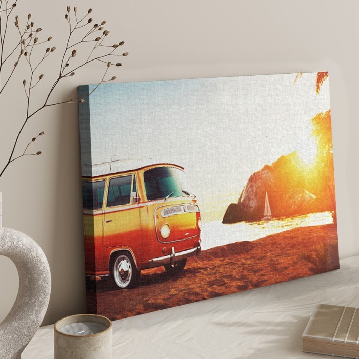 Πίνακας σε καμβά για το σαλόνι – Ρετρό αυτοκίνητο στο ηλιοβασίλεμα