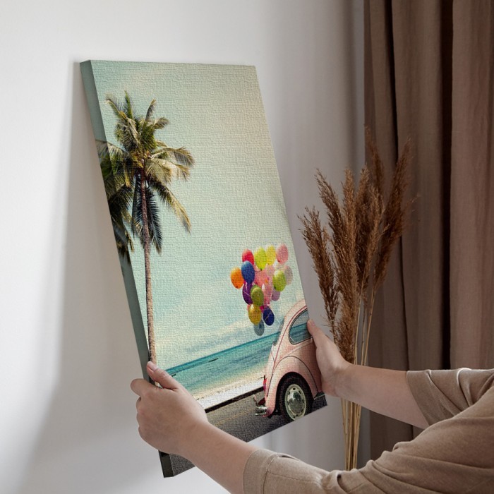 Πίνακας σε καμβά διακόσμηση τοίχου – Αυτοκίνητο με πολύχρωμα μπαλόνια