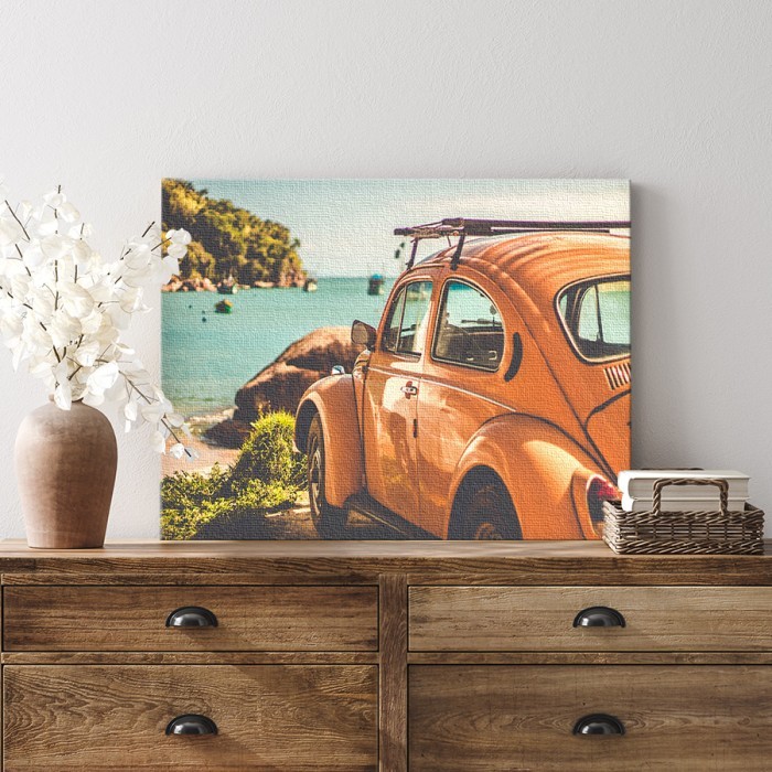 Πίνακας σε καμβά για δωμάτιο – Volkswagen Beetle στην παραλία