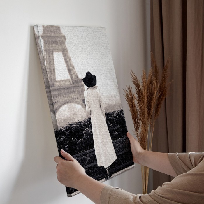 Πίνακας σε καμβά διακόσμηση τοίχου – Γυναίκα στο Παρίσι