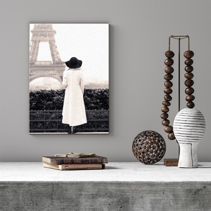 Πίνακας σε καμβά για το σαλόνι – Γυναίκα στο Παρίσι