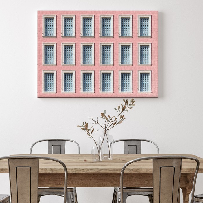 Πίνακας σε καμβά για το σαλόνι – Παραθυρόφυλλα σε ροζ τοίχο