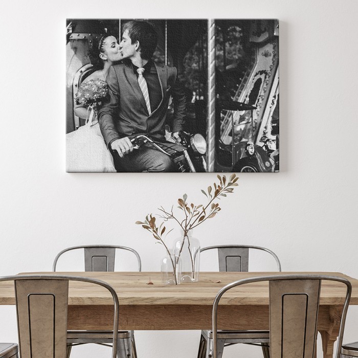 Πίνακας σε καμβά για το σαλόνι – Ευτυχισμένο ζευγάρι στο καρουσέλ