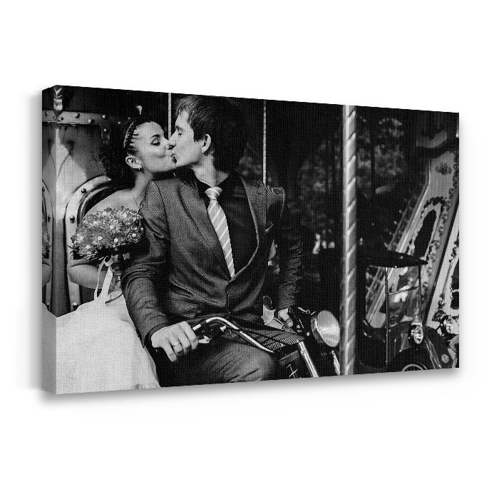 Πίνακας σε καμβά με τελάρο – Ευτυχισμένο ζευγάρι στο καρουσέλ