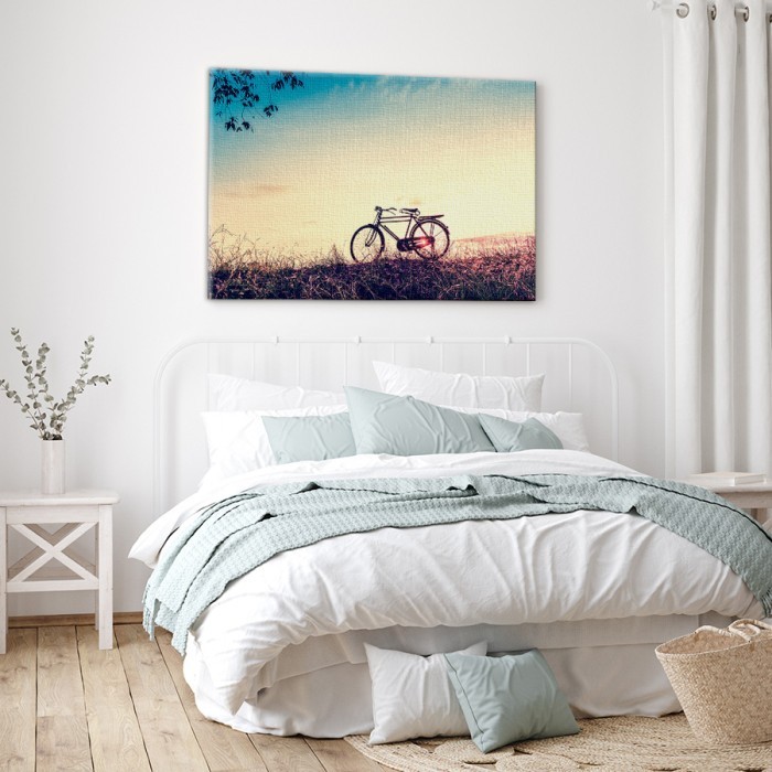Πίνακας σε καμβά για το υπνοδωμάτιο – Ποδήλατο στο ηλιοβασίλεμα