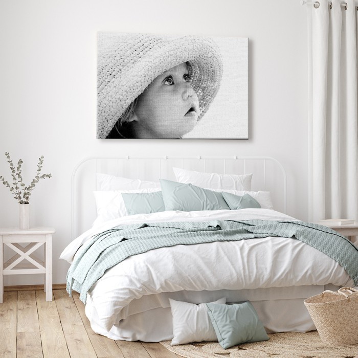 Πίνακας σε καμβά για το υπνοδωμάτιο – Κοριτσάκι με ψάθινο καπέλο