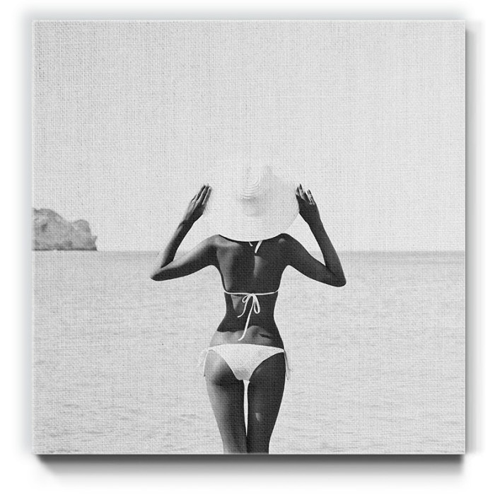 Πίνακας σε καμβά – Γυναίκα στη παραλία