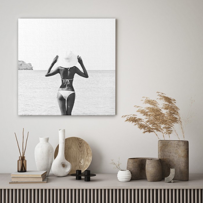 Πίνακας σε καμβά για το σαλόνι – Γυναίκα στη παραλία