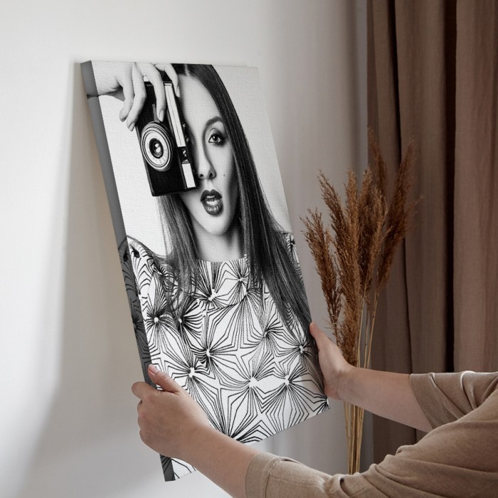 Πίνακας σε καμβά διακόσμηση τοίχου – Γυναίκα με vintage φωτογραφική