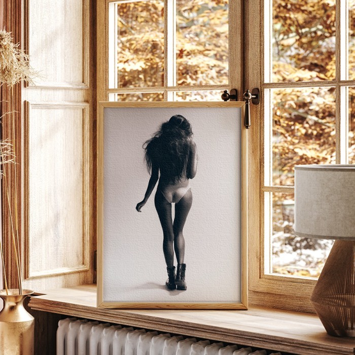 Πίνακας σε καμβά με κορνίζα – Γυναίκα με σέξι γλουτούς