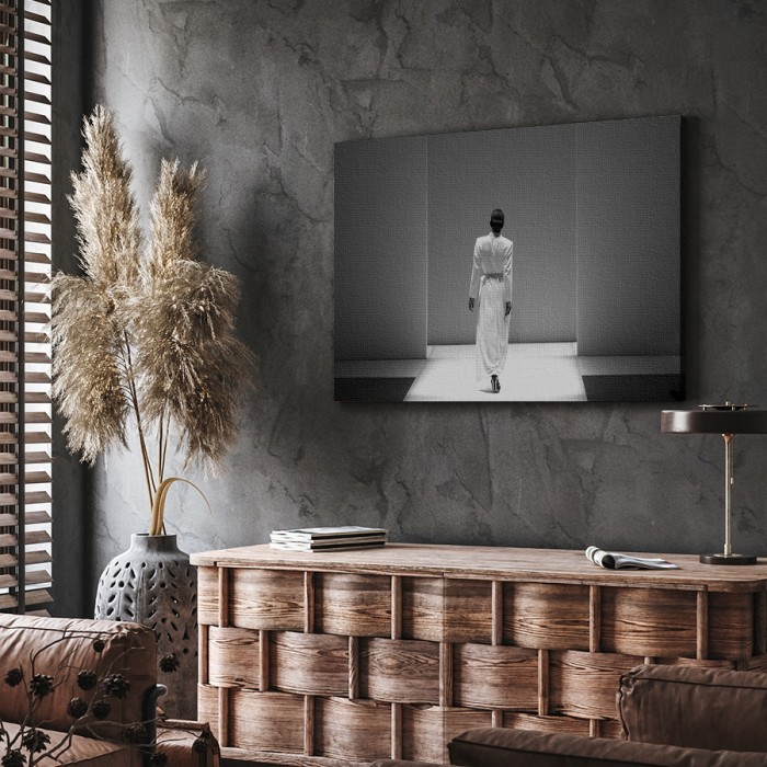 Πίνακας σε καμβά για το σαλόνι – Μοντέλο με λευκό φόρεμα