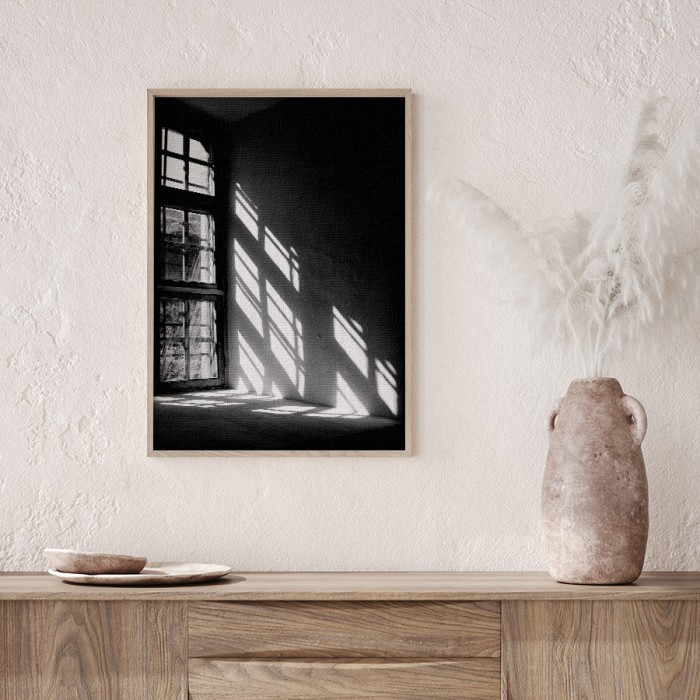 Πίνακας σε καμβά με κορνίζα – Ήλιος από το παράθυρο