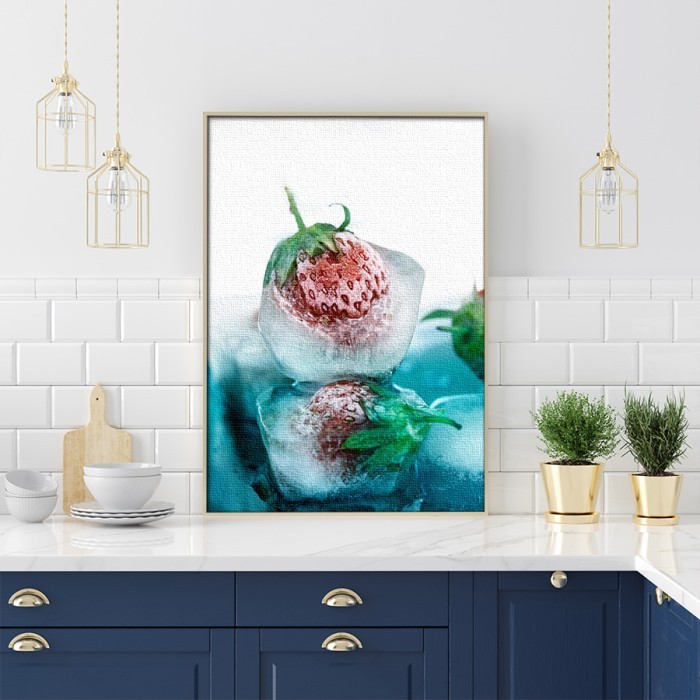 Πίνακας σε καμβά με κορνίζα με Frozen strawberries