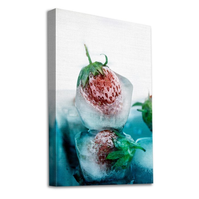 Πίνακας σε καμβά με τελάρο με Frozen strawberries