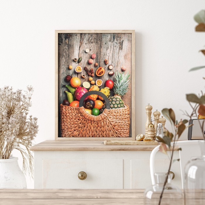 Πίνακας σε καμβά με κορνίζα και Φρούτα σε ψάθινη τσάντα