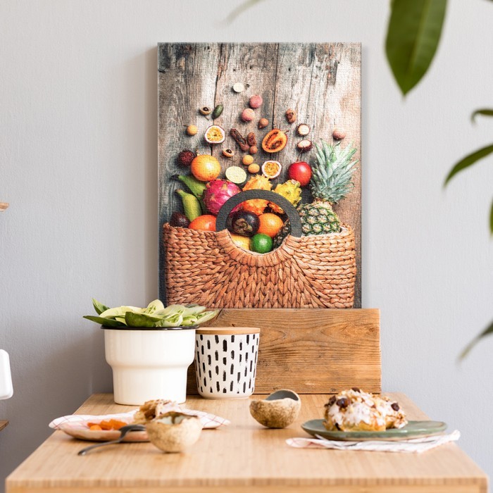 Πίνακας σε καμβά για το σαλόνι και Φρούτα σε ψάθινη τσάντα 