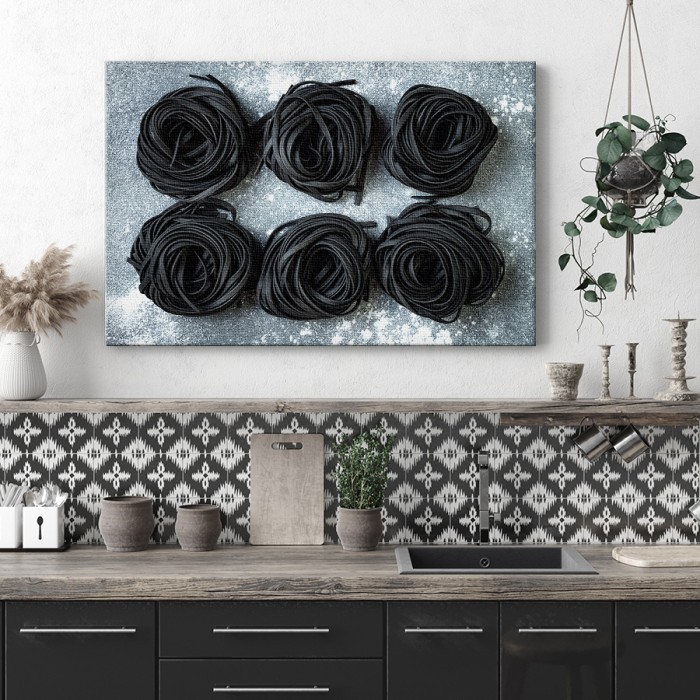 Πίνακας σε καμβά για το σαλόνι με Μαύρα ζυμαρικά