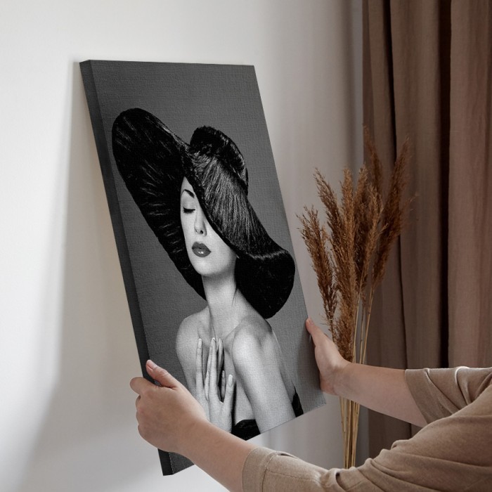 Πίνακας σε καμβά για την διακόσμηση τοίχου λαι Γυναίκα με μαύρο καπέλο 