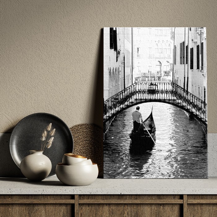 Πίνακας σε καμβά με κορνίζα με Γόνδολα σε κανάλι Βενετίας