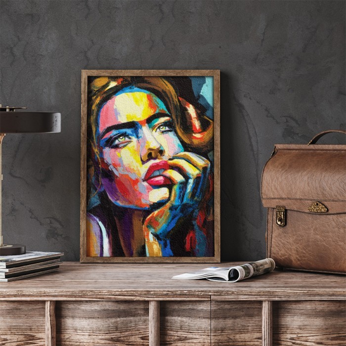 Πίνακας σε καμβά με κορνίζα με Πολύχρωμο πορτρέτο γυναίκας