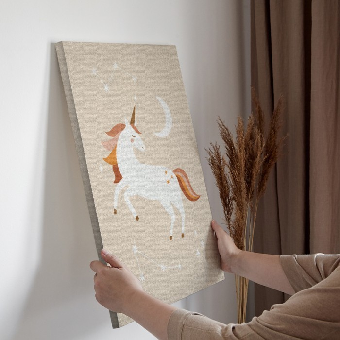 Χαρούμενος μονόκερος σε Πίνακα σε καμβά για την διακόσμηση τοίχου