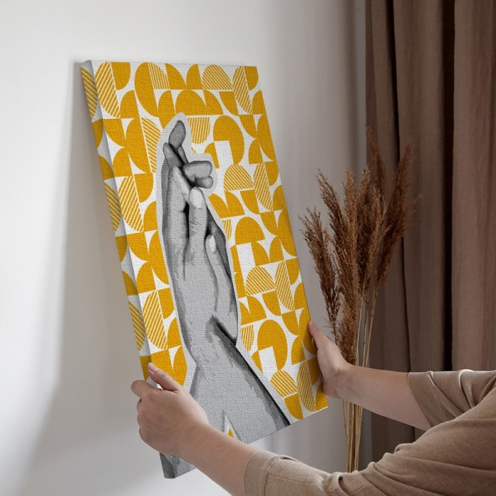 Πίνακας σε καμβά για την διακόσμηση τοίχου με Χέρια σε κίτρινη σύνθεση