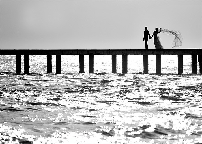 Αφίσα Poster Νυμφευμένο ζευγάρι πάνω στην αποβάθρα της θάλασσας
