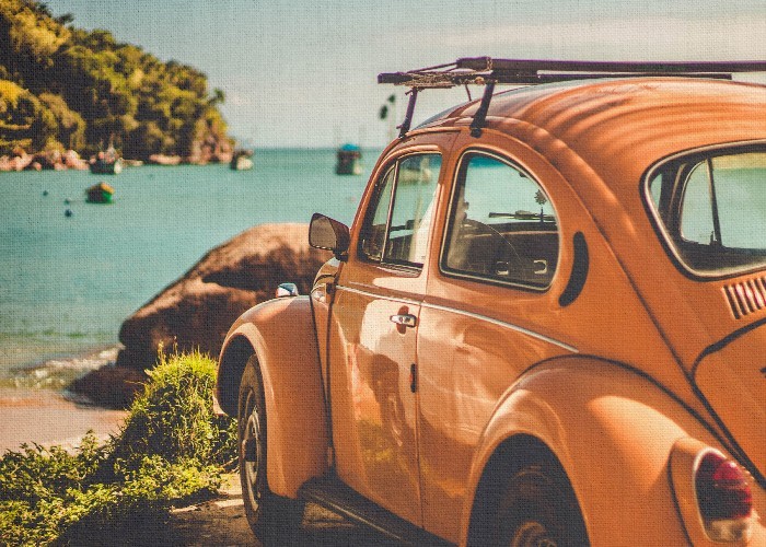 Vintage Πίνακες – Volkswagen Beetle στην παραλία