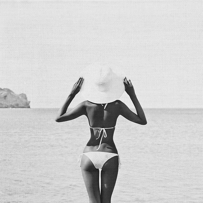 Ασπρόμαυροι Πίνακες – Γυναίκα στη παραλία
