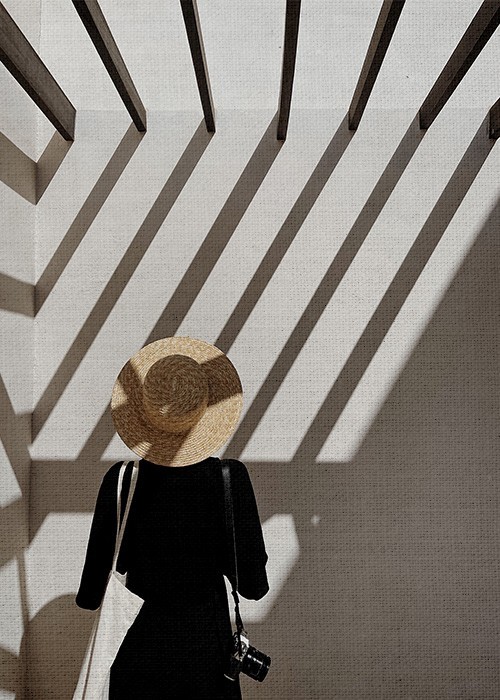 Art photos Πίνακες με Γυναίκα με ψάθινο καπέλο