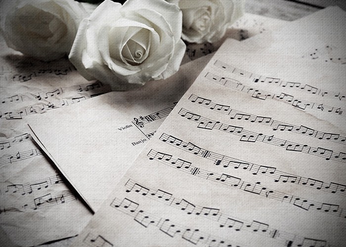 Μουσική Πίνακας και Τριαντάφυλλο και φύλλα μουσικής