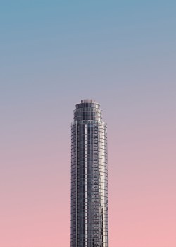 Ουρανοξύστης στην δύση του ηλίου