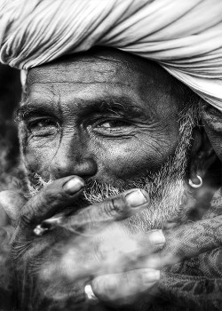 Ινδός που καπνίζει