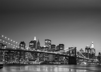 Γέφυρα του Μπρούκλιν με φόντο την φωτισμένη Νέα Υόρκη