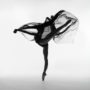 Χορεύτρια με μαύρο τούλι