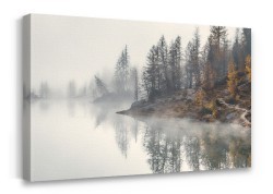 Λίμνη με ομίχλη