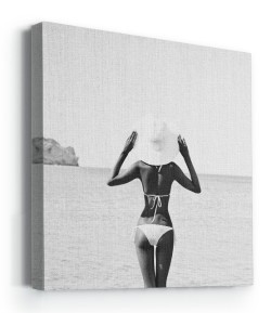 Γυναίκα στη παραλία