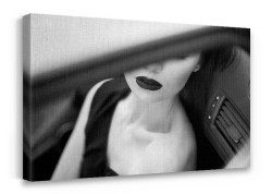 Όμορφη γυναίκα στο αυτοκίνητο