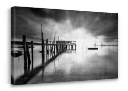 Ξύλινη προβλήτα με βάρκα